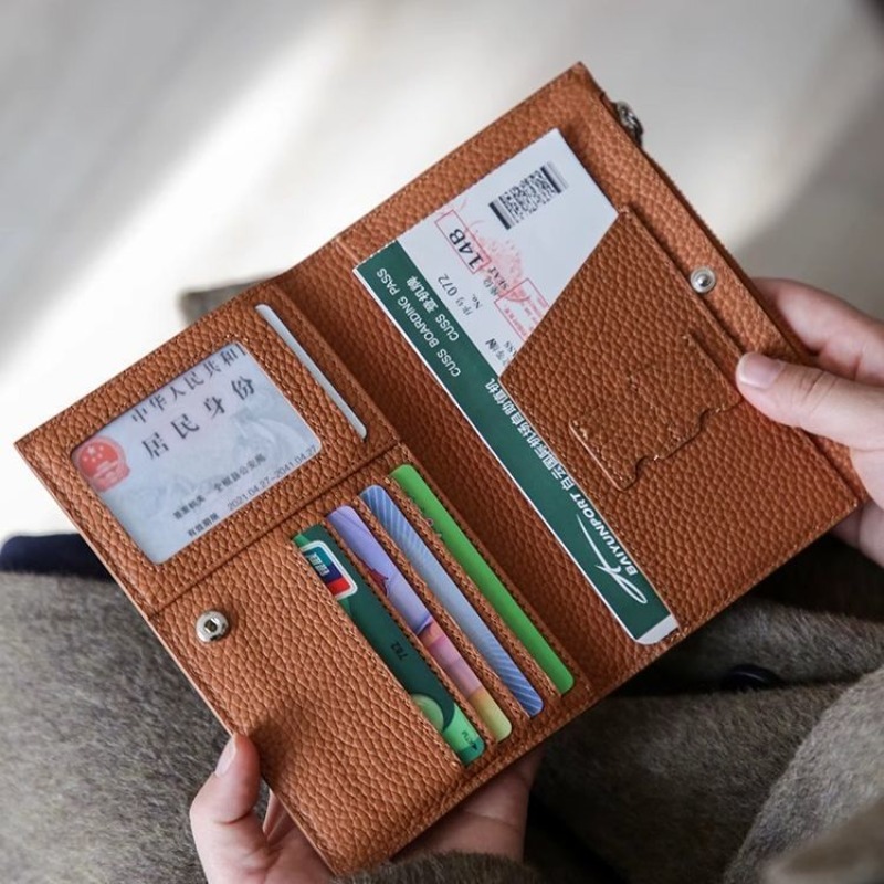 Travel Accessories Wallet - محفظة سفر جلدية مقاومة للماء للنساء